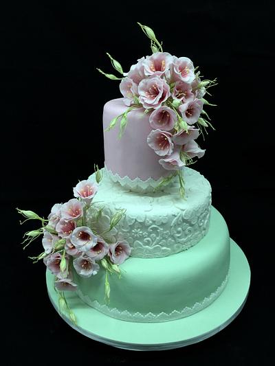 Lusianthus and lace christening cake - Cake by Galatia