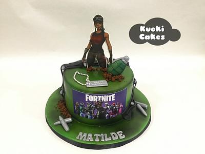 Fortnite girl  - Cake by Donatella Bussacchetti