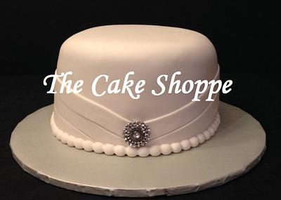 simple white cake - Cake by THE CAKE SHOPPE