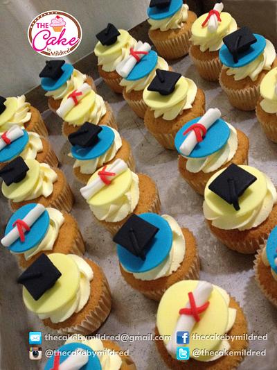 Graduation cupcakes - Cake by TheCake by Mildred
