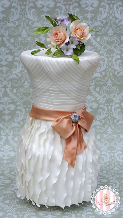 Cake Central Volume 5 - Issue 3 White Weddings , Feminine Fashion - Cake by Sweet Surprizes 