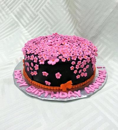 350 Cascading Flowers....Express Cake had 4 hours to bake and decorate the cake!  - Cake by KnKBakingCo