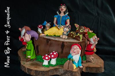 Snow White & The 7 Dwarfs  - Cake by Jacqueline