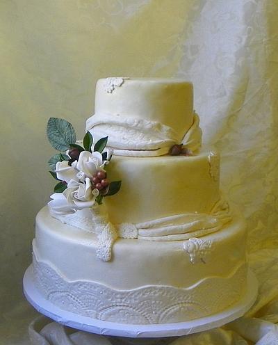 Vintage ivory & lace - Cake by Erin Gardner