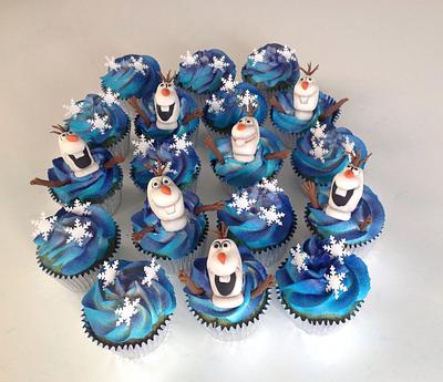 Frozen Themed Cupcakes - Cake by Lynnsmith