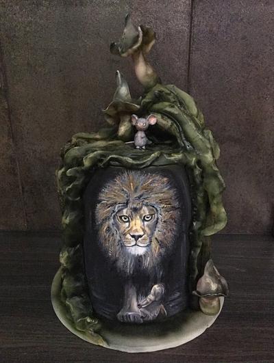 Handpainted Lion - Cake by  Sue Deeble