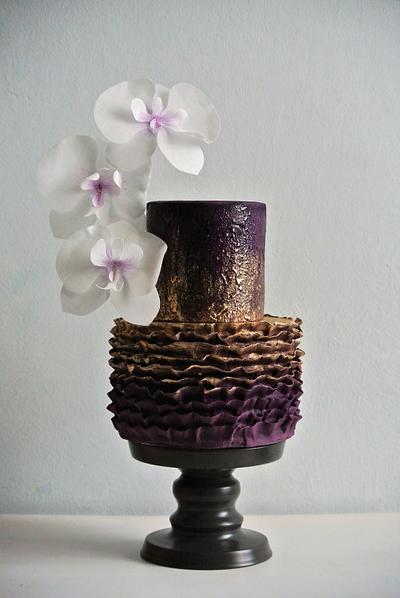 Violet and gold - Cake by Klara Liba