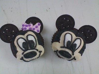 Mickey and Minnie Mouse Cupcakes - Cake by cakes by khandra
