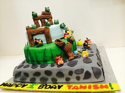 Angry bird - Cake by SHREYA KHEMKA