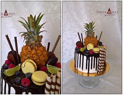 Drip cake with baby ananas - Cake by Tortolandia