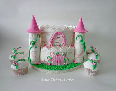 Princess Castle - Cake by loveliciouscakes