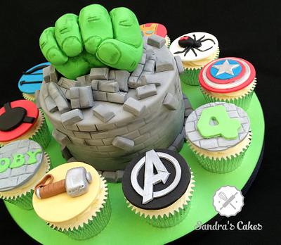 Hulk - Avengers - Cake by Sandra's cakes