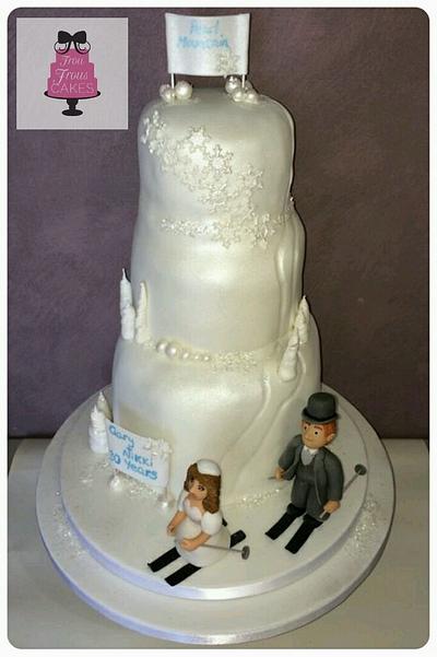 Pearl wedding ski mountain cake - Cake by Frou Frous Cakes