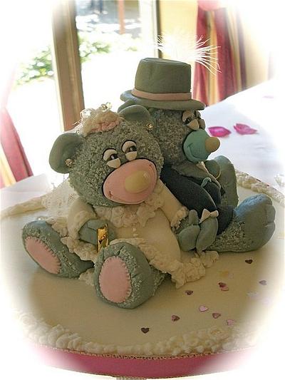 wedding teddies - Cake by LAURA MANSFIELD