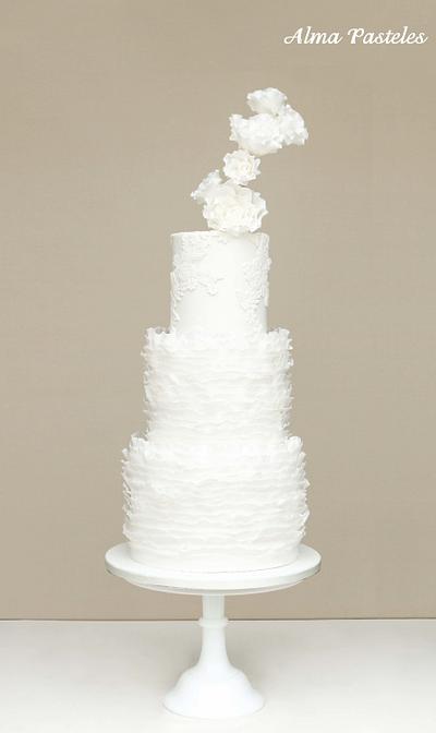 White Ruffles - Cake by Alma Pasteles