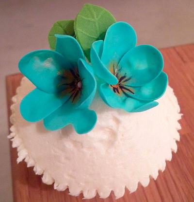 Pretty Pansies Cupcake - Cake by Nicoletta
