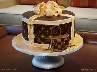Louis Vuitton style cake with matching cupcakes - - CakesDecor