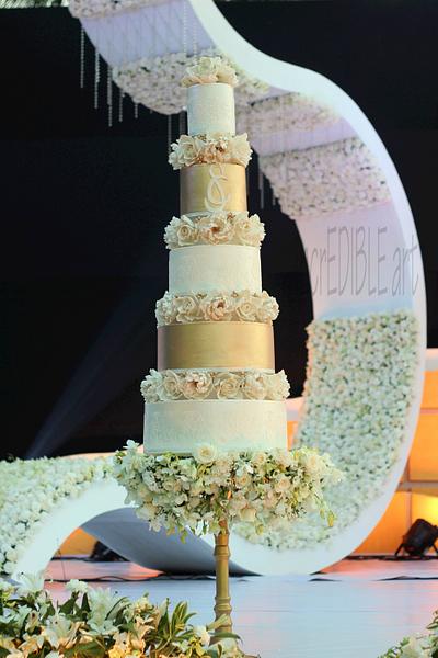 5 tier Wedding cake with Fresh Flowers | Freehand scrolls on… | Flickr