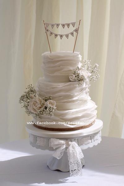 Pretty white wedding cake  - Cake by Zoe's Fancy Cakes
