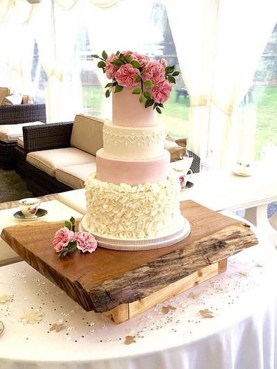Ruffles wedding cake - Cake by Icing to Slicing