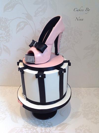 The forgotten sugar shoe.  - Cake by Nina 