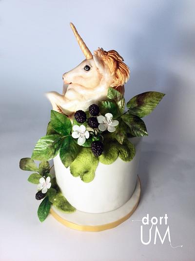 Unicorn and blackberries - Cake by dortUM