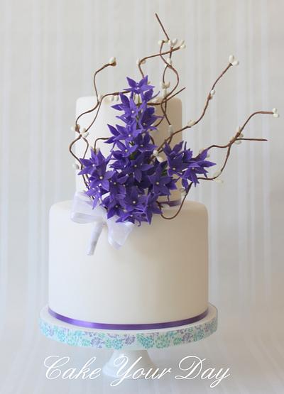 Wedding Cake with sugar campanula"little bell"sugar flowers - Cake by Cake Your Day (Susana van Welbergen)