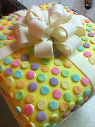 Gift Box :-) - Cake by Paula Stonoga 