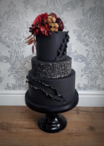Black winter wedding cake - Cake by Jo