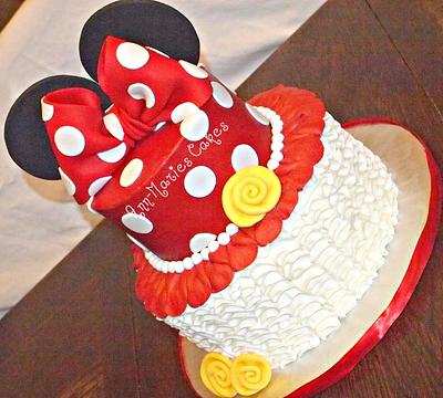 Minnie Mouse my way - Cake by Ann-Marie Youngblood