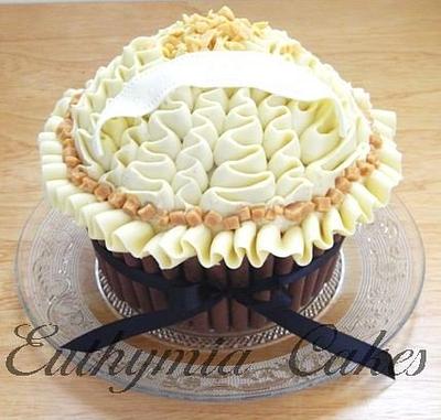 Anniversary Giant Cupcake with Ruffles - Cake by Eva