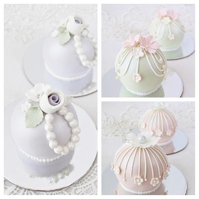 Bauble beauties - Cake by Cakes2Kreate