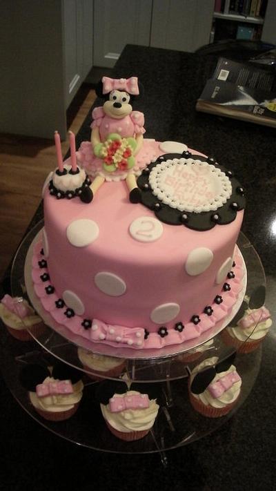 Minnie Mouse Cake and Cupcakes :o) - Cake by Kelly