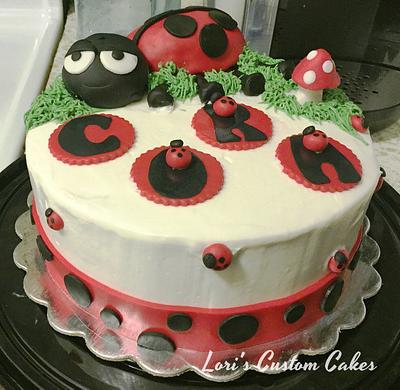 Ladybug cake  - Cake by Lori Mahoney (Lori's Custom Cakes) 