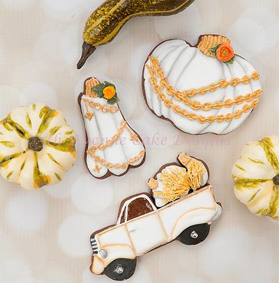Decorated Vintage Pumpkin Cookies 🍂🍁🌻 - Cake by Bobbie