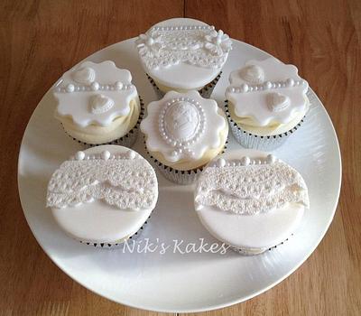 Wedding White - Lace & Pearl Collection - Cake by Nikskakes