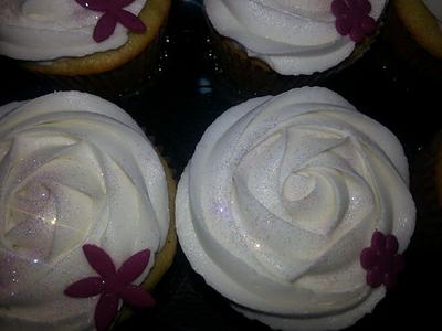 vanilla cupcakes - Cake by Tasneem Latif (That Takes the Cake)