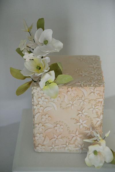 Bas relief, pearls & flowers  - Cake by Happyhills Cakes