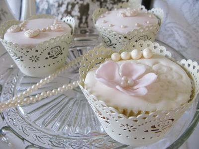 A vintage romance - Cupcakes - Cake by Sugar&Lace Cake Company