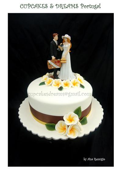 SURPRISE WEDDING CAKE - Cake by Ana Remígio - CUPCAKES & DREAMS Portugal