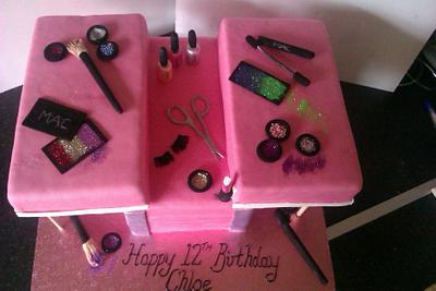 Pink make up case - Cake by PipsNoveltyCakes