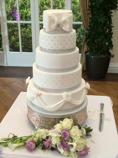 Wedding cake fit for a snow queen - Cake by Joanne genders