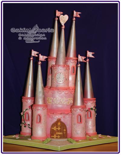 Ella's Pink Castle - Cake by Suzanne Readman - Cakin' Faerie