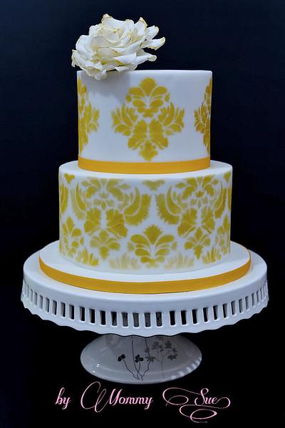 Gold & White - Cake by Mommy Sue