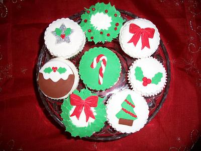 Fondant Christmas Cupcakes - Cake by Sarah