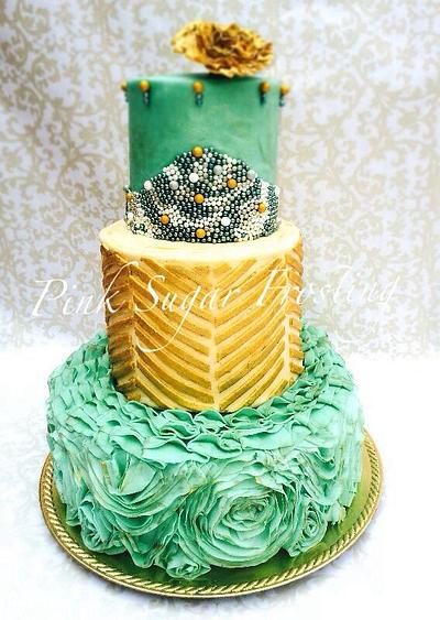 Ruffles, drag´ees,and chevron - Cake by pink sugar frosting