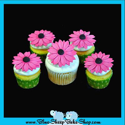 Gerbera Daisy Cupcakes - Cake by Karin Giamella
