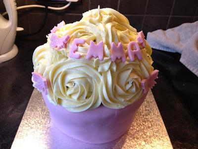 Giant Cupcake - Cake by 1897claire