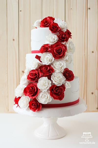 A wedding cake full of sugarroses - Cake by Lydia ♥ vertortelt.de 