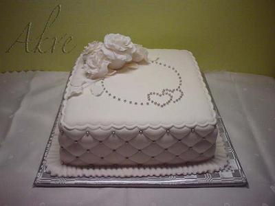 White cake with diamond side design - Cake by akve
